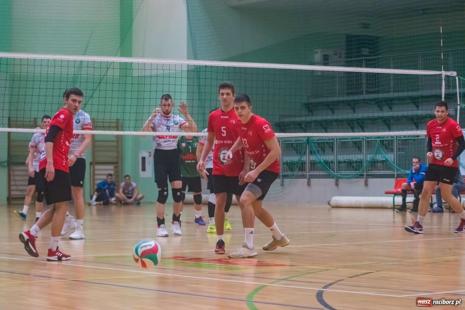 Zdjęcie w galerii na portalu naszraciborz.pl: Siatkarski rollercoaster w Arenie Rafako. Raciborzanie górą! [FOTO i WIDEO] wiadomości z regionu