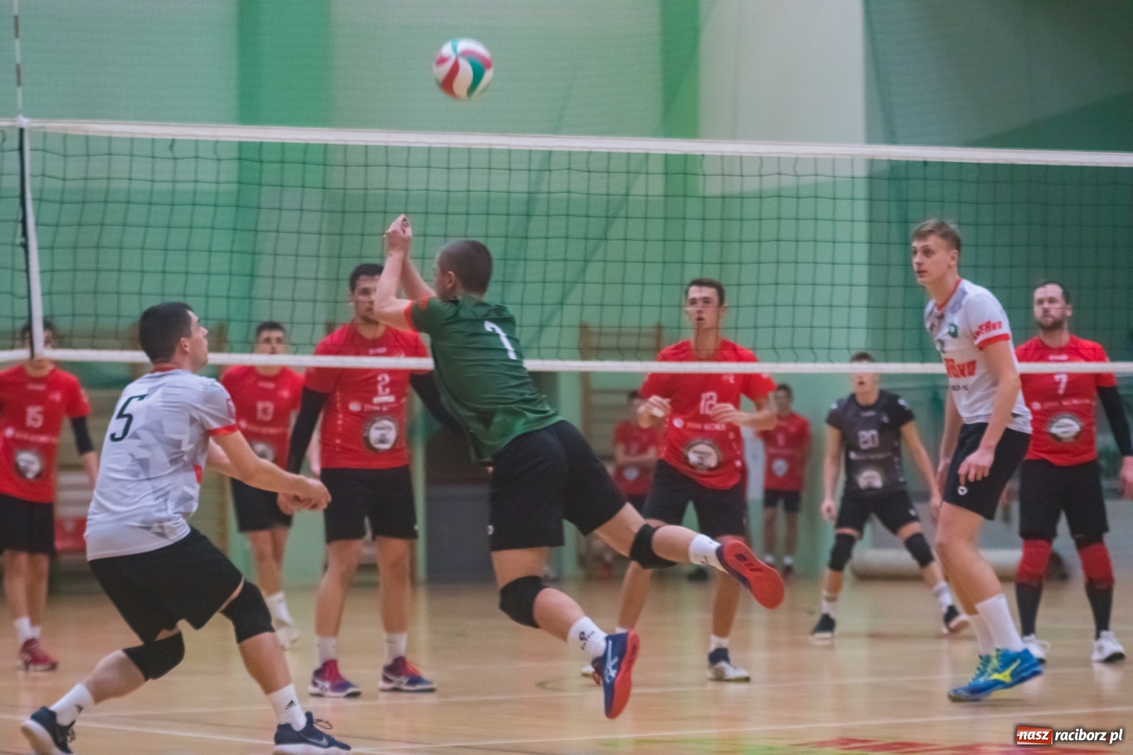 Zdjęcie w galerii na portalu naszraciborz.pl: Siatkarski rollercoaster w Arenie Rafako. Raciborzanie górą! [FOTO i WIDEO] wiadomości z regionu
