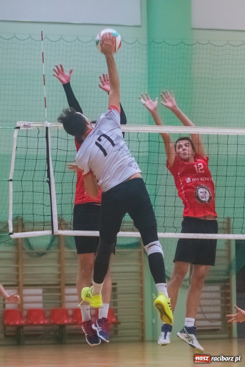 Zdjęcie w galerii na portalu naszraciborz.pl: Siatkarski rollercoaster w Arenie Rafako. Raciborzanie górą! [FOTO i WIDEO] wiadomości z regionu