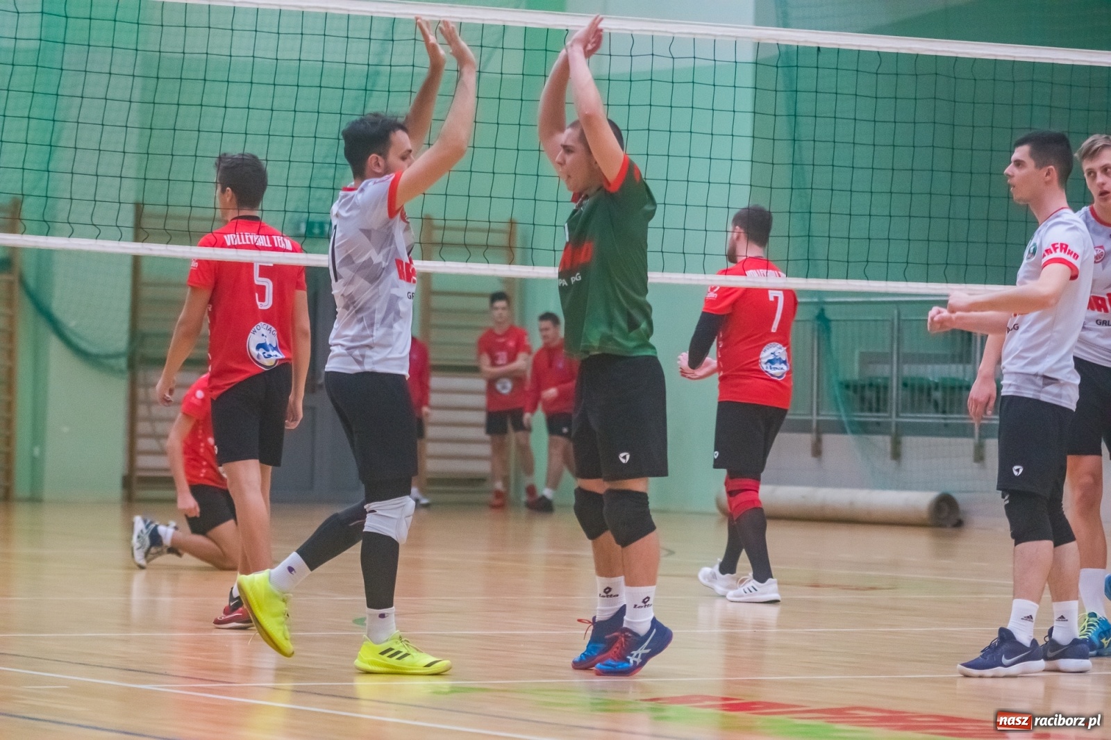 Zdjęcie w galerii na portalu naszraciborz.pl: Siatkarski rollercoaster w Arenie Rafako. Raciborzanie górą! [FOTO i WIDEO] wiadomości z regionu