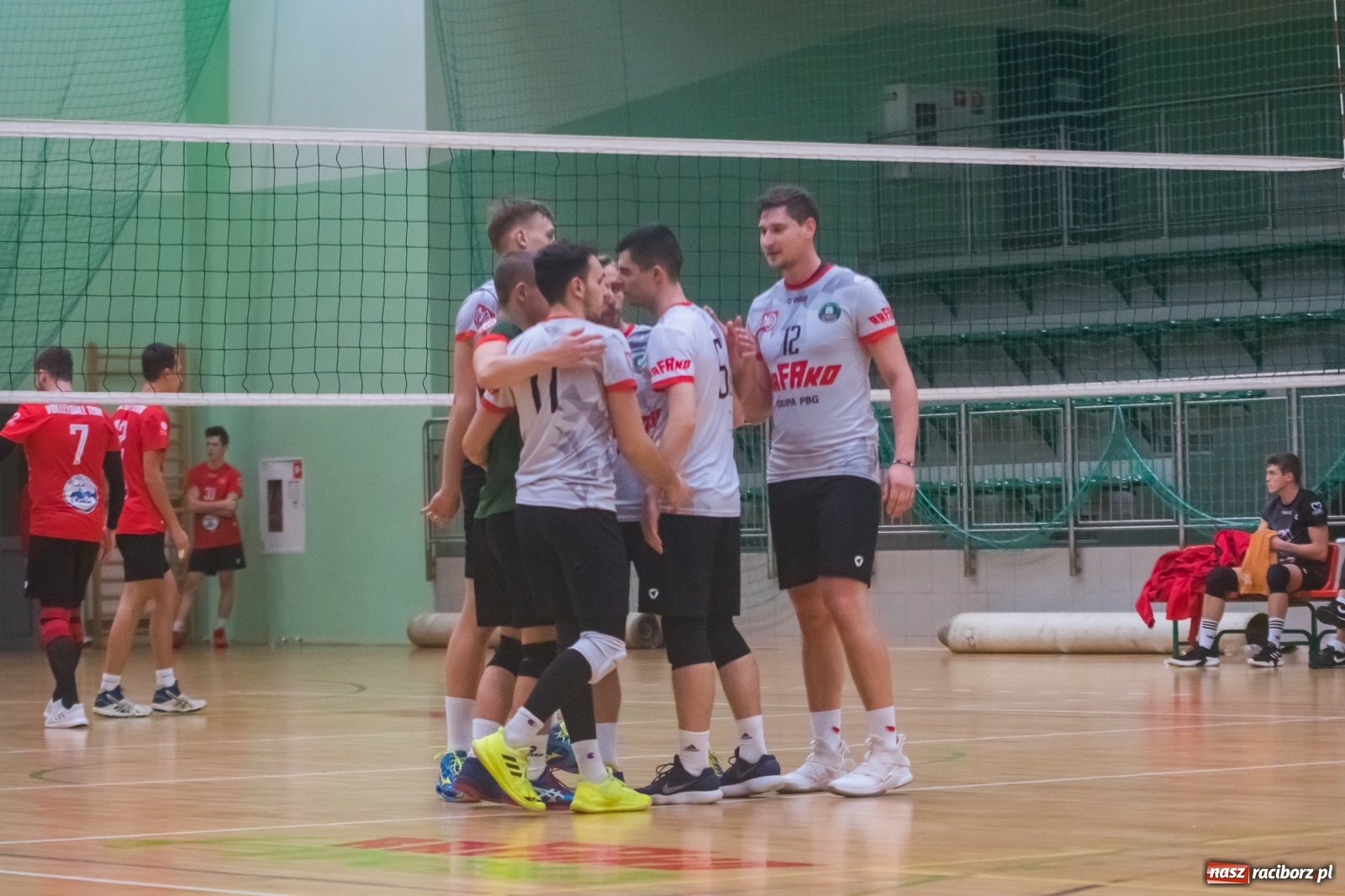 Zdjęcie w galerii na portalu naszraciborz.pl: Siatkarski rollercoaster w Arenie Rafako. Raciborzanie górą! [FOTO i WIDEO] wiadomości z regionu
