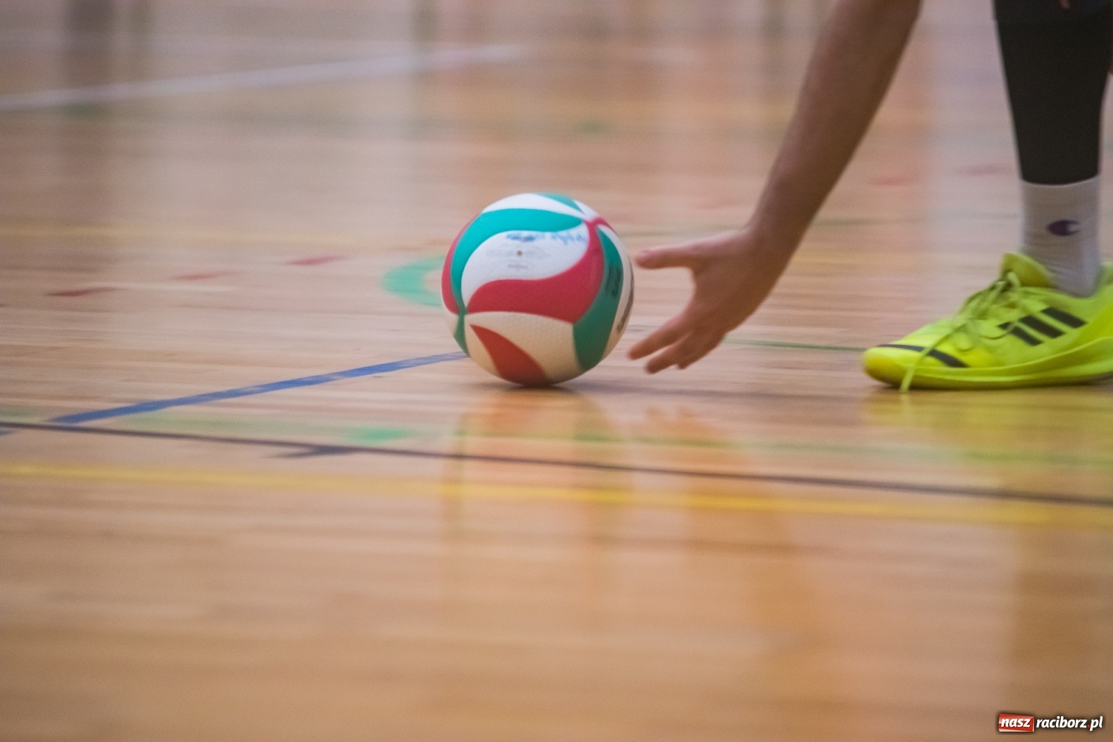 Zdjęcie w galerii na portalu naszraciborz.pl: Siatkarski rollercoaster w Arenie Rafako. Raciborzanie górą! [FOTO i WIDEO] wiadomości z regionu