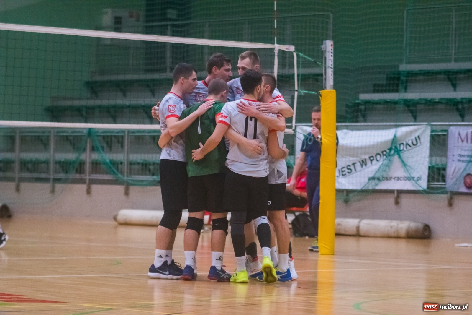 Zdjęcie w galerii na portalu naszraciborz.pl: Siatkarski rollercoaster w Arenie Rafako. Raciborzanie górą! [FOTO i WIDEO] wiadomości z regionu