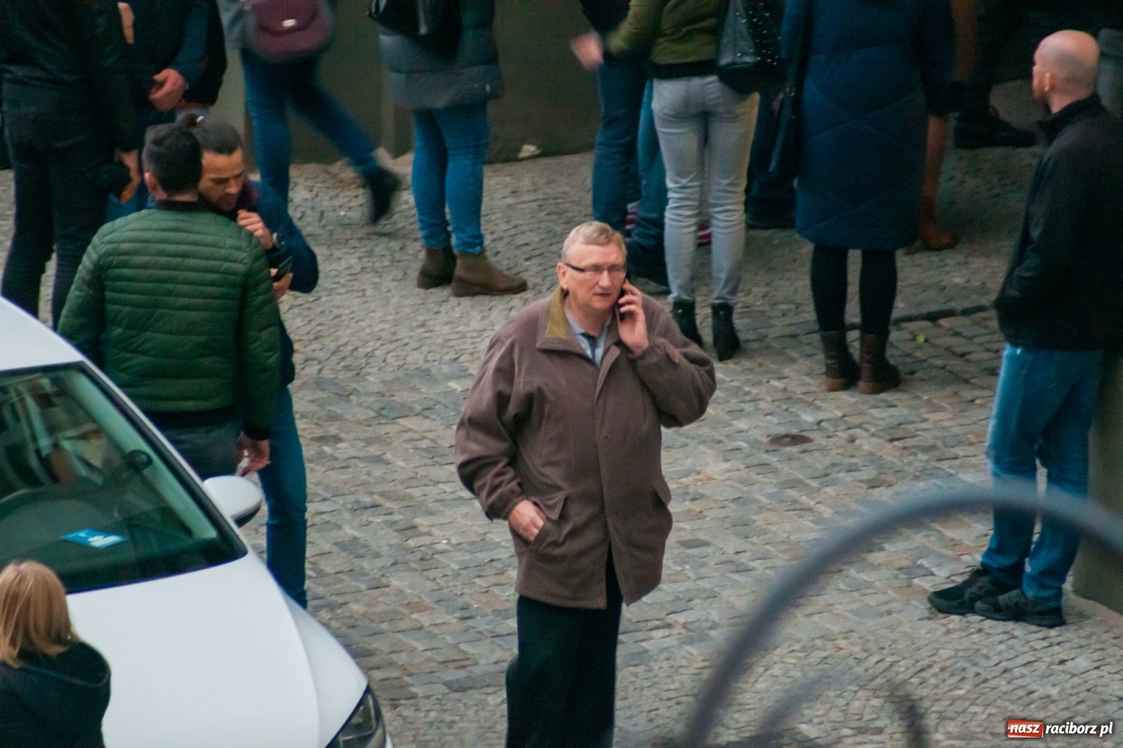Zdjęcie w galerii na portalu naszraciborz.pl: Rodzice tłumnie przyszli do ratusza. Powiedzieli NIE dla likwidacji jednej ze szkół! wiadomości z regionu