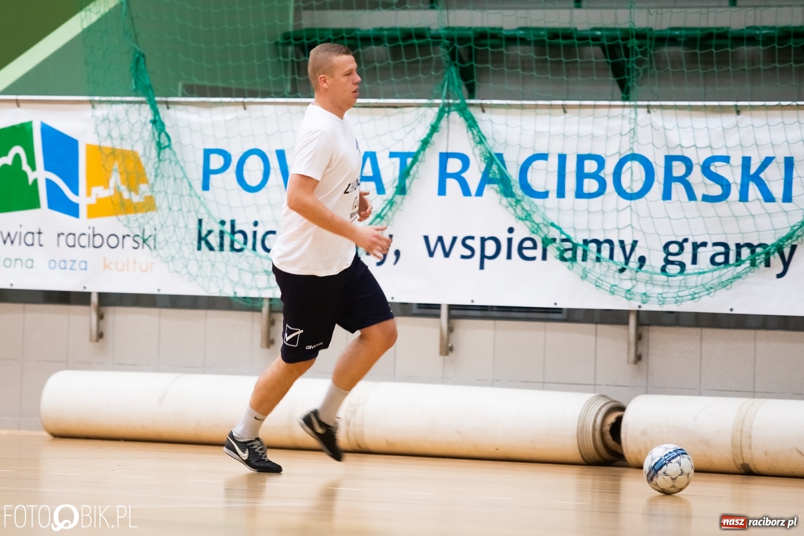 Zdjęcie w galerii na portalu naszraciborz.pl: Piłkarze halowi rozpoczęli sezon. Grad bramek na inaugurację wiadomości z regionu