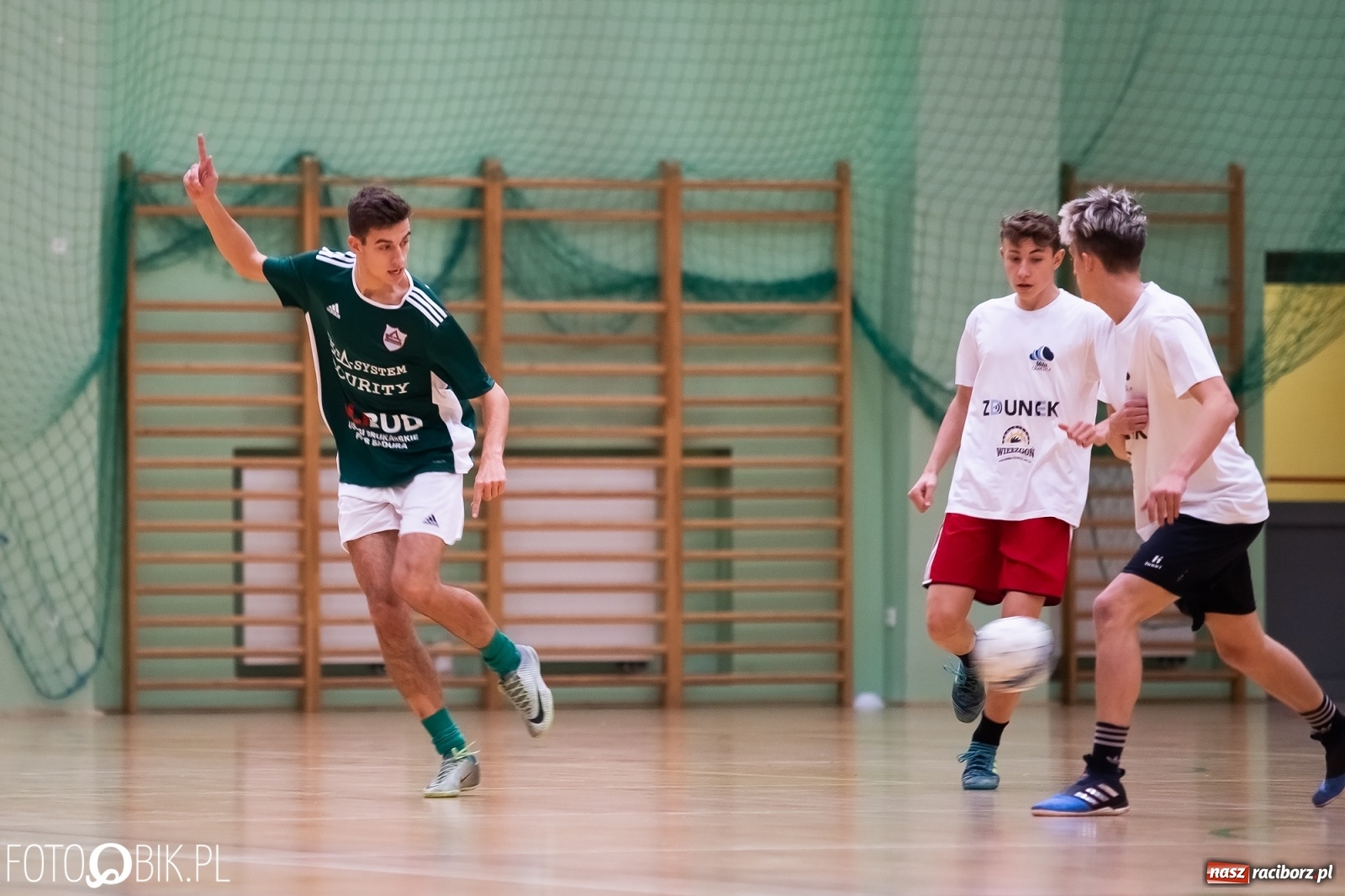 Zdjęcie w galerii na portalu naszraciborz.pl: Piłkarze halowi rozpoczęli sezon. Grad bramek na inaugurację wiadomości z regionu