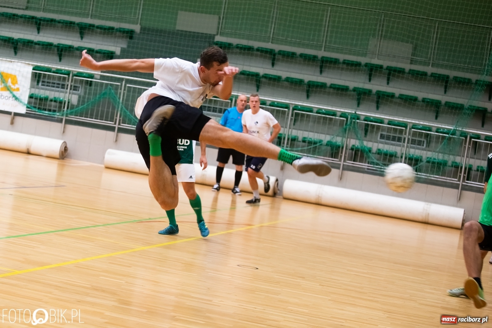 Zdjęcie w galerii na portalu naszraciborz.pl: Piłkarze halowi rozpoczęli sezon. Grad bramek na inaugurację wiadomości z regionu