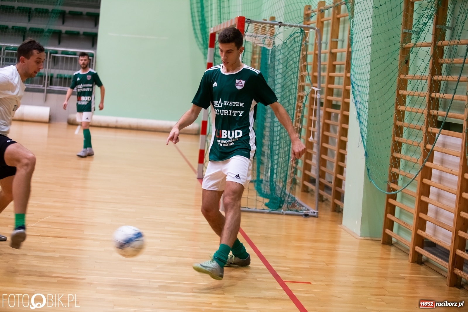 Zdjęcie w galerii na portalu naszraciborz.pl: Piłkarze halowi rozpoczęli sezon. Grad bramek na inaugurację wiadomości z regionu