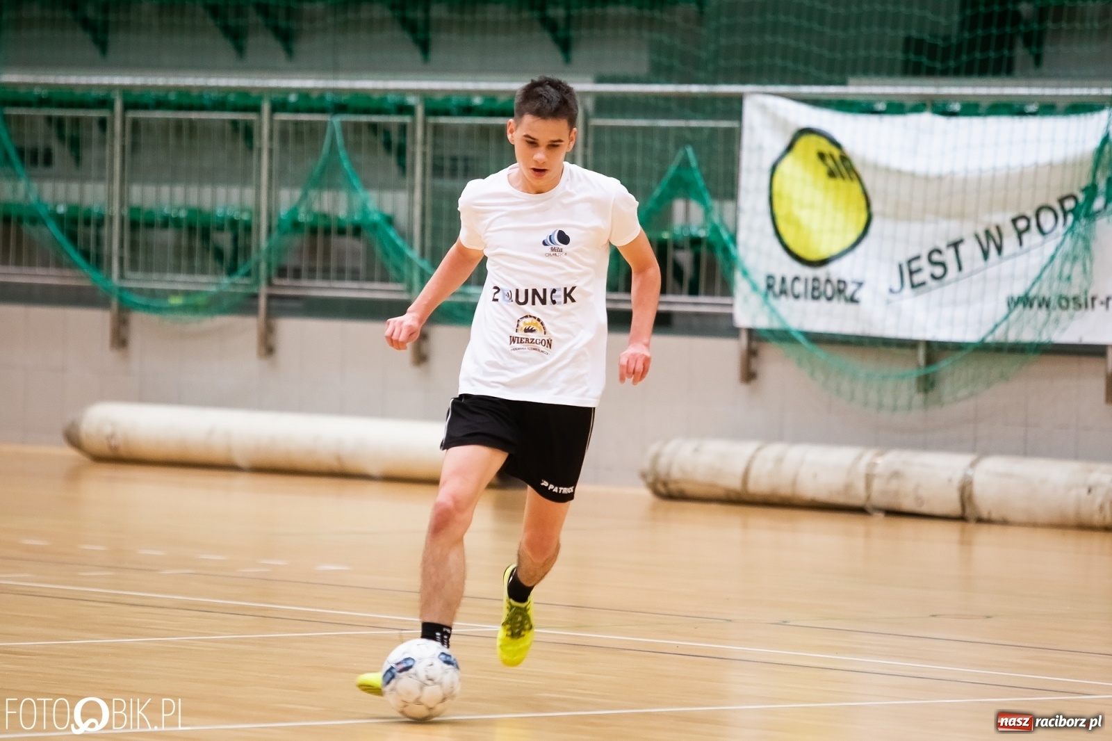 Zdjęcie w galerii na portalu naszraciborz.pl: Piłkarze halowi rozpoczęli sezon. Grad bramek na inaugurację wiadomości z regionu