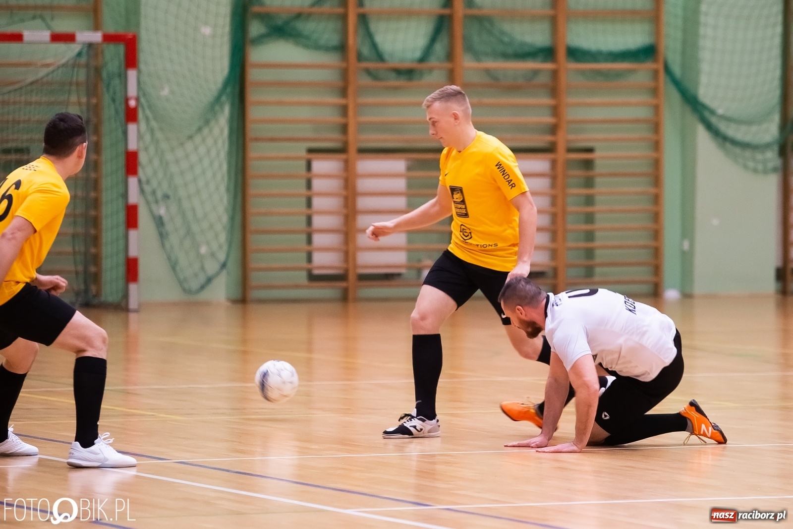 Zdjęcie w galerii na portalu naszraciborz.pl: Piłkarze halowi rozpoczęli sezon. Grad bramek na inaugurację wiadomości z regionu
