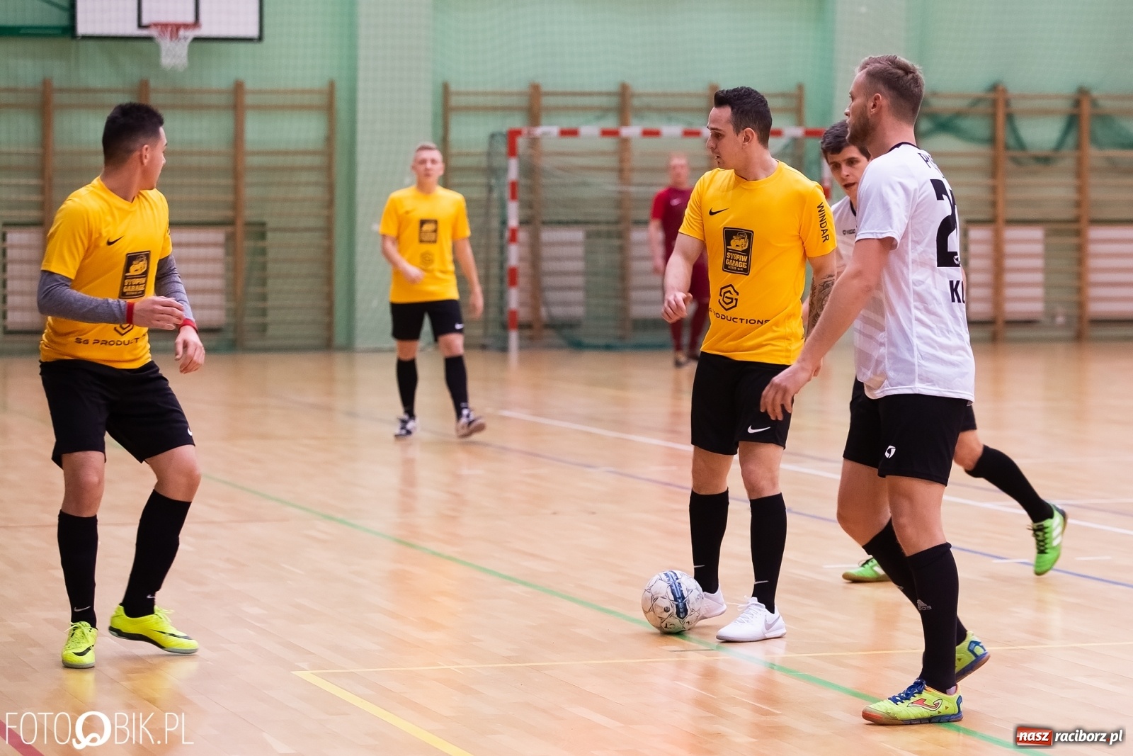 Zdjęcie w galerii na portalu naszraciborz.pl: Piłkarze halowi rozpoczęli sezon. Grad bramek na inaugurację wiadomości z regionu