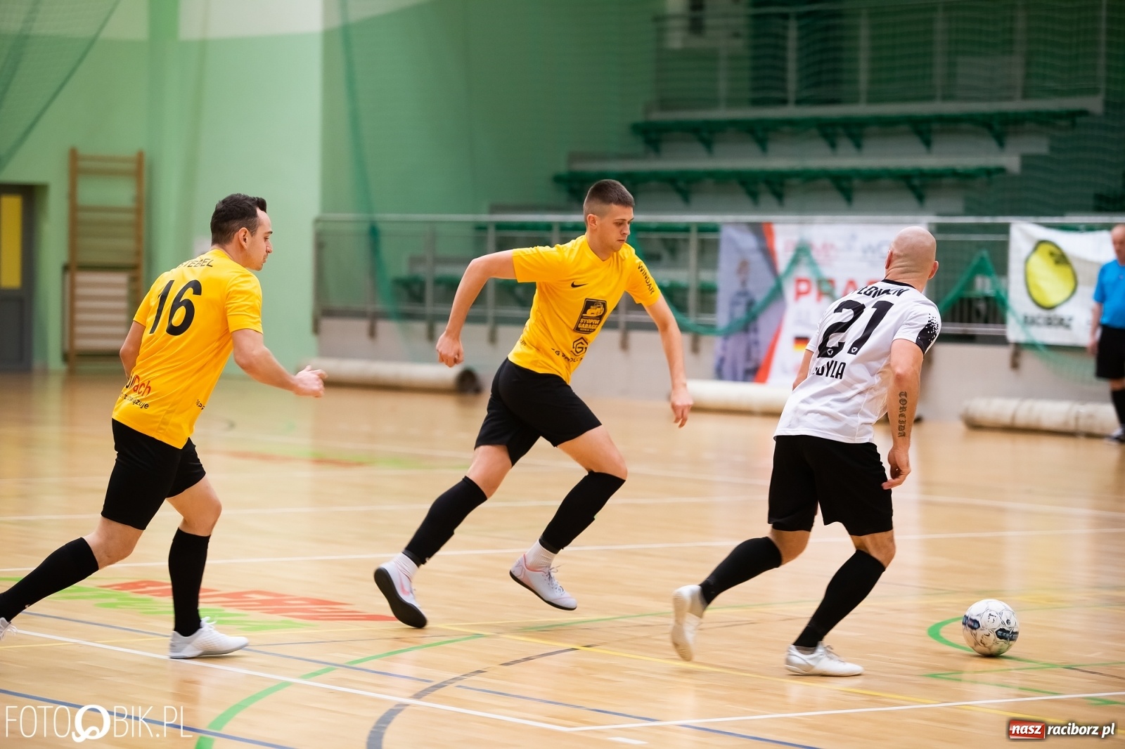 Zdjęcie w galerii na portalu naszraciborz.pl: Piłkarze halowi rozpoczęli sezon. Grad bramek na inaugurację wiadomości z regionu