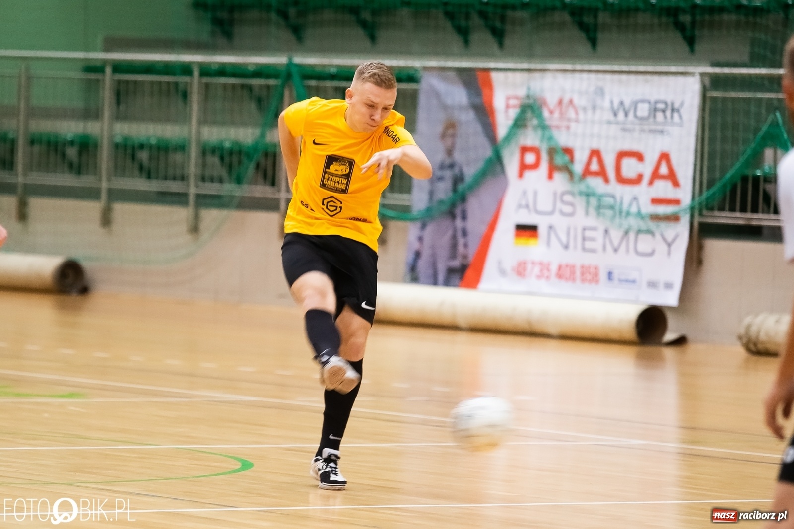 Zdjęcie w galerii na portalu naszraciborz.pl: Piłkarze halowi rozpoczęli sezon. Grad bramek na inaugurację wiadomości z regionu