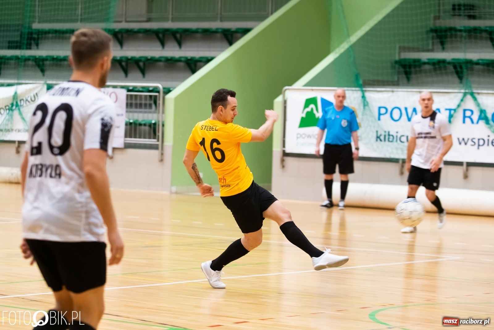 Zdjęcie w galerii na portalu naszraciborz.pl: Piłkarze halowi rozpoczęli sezon. Grad bramek na inaugurację wiadomości z regionu