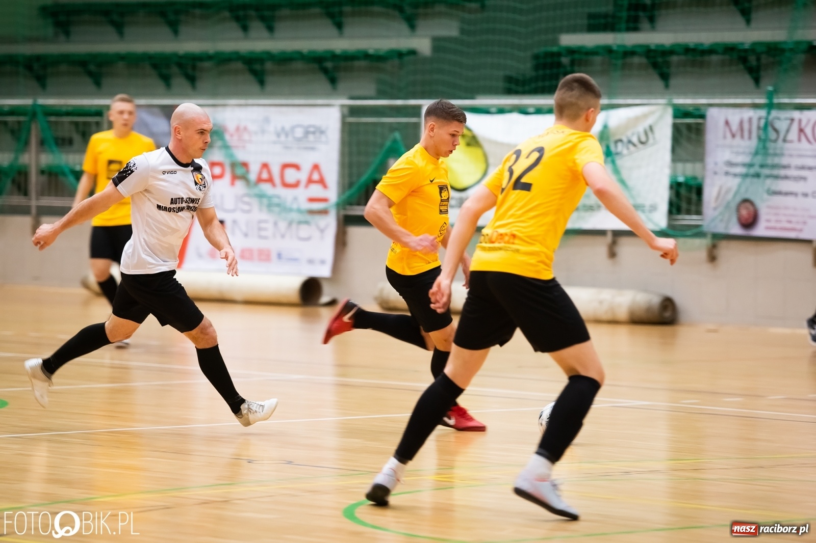 Zdjęcie w galerii na portalu naszraciborz.pl: Piłkarze halowi rozpoczęli sezon. Grad bramek na inaugurację wiadomości z regionu