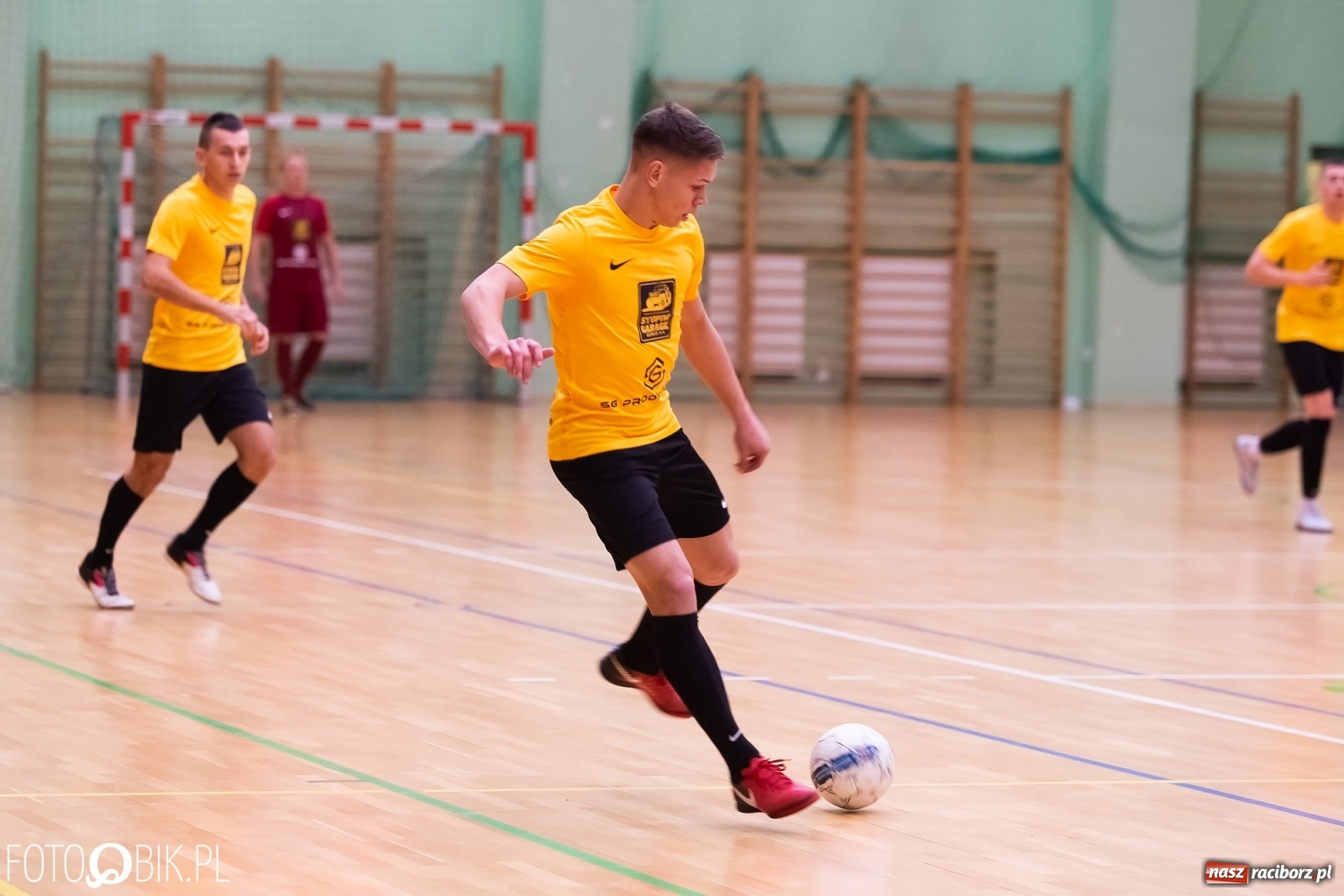Zdjęcie w galerii na portalu naszraciborz.pl: Piłkarze halowi rozpoczęli sezon. Grad bramek na inaugurację wiadomości z regionu