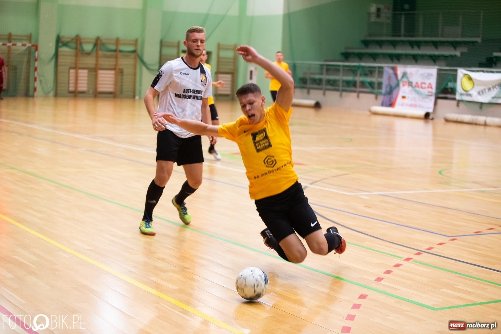 Zdjęcie w galerii na portalu naszraciborz.pl: Piłkarze halowi rozpoczęli sezon. Grad bramek na inaugurację wiadomości z regionu
