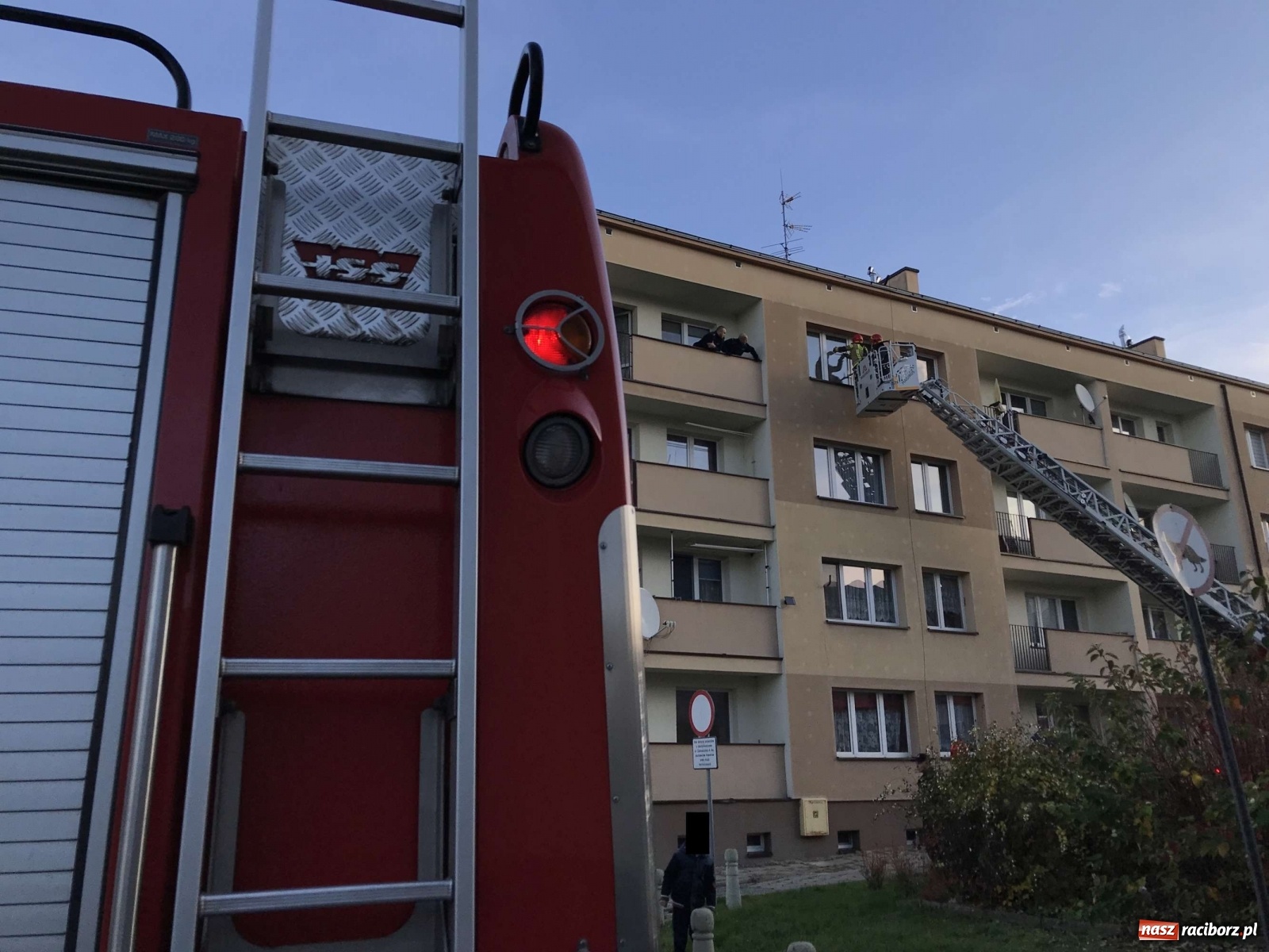 Zdjęcie w galerii na portalu naszraciborz.pl: W mieszkaniu na Odrzańskiej ujawniono zwłoki  wiadomości z regionu