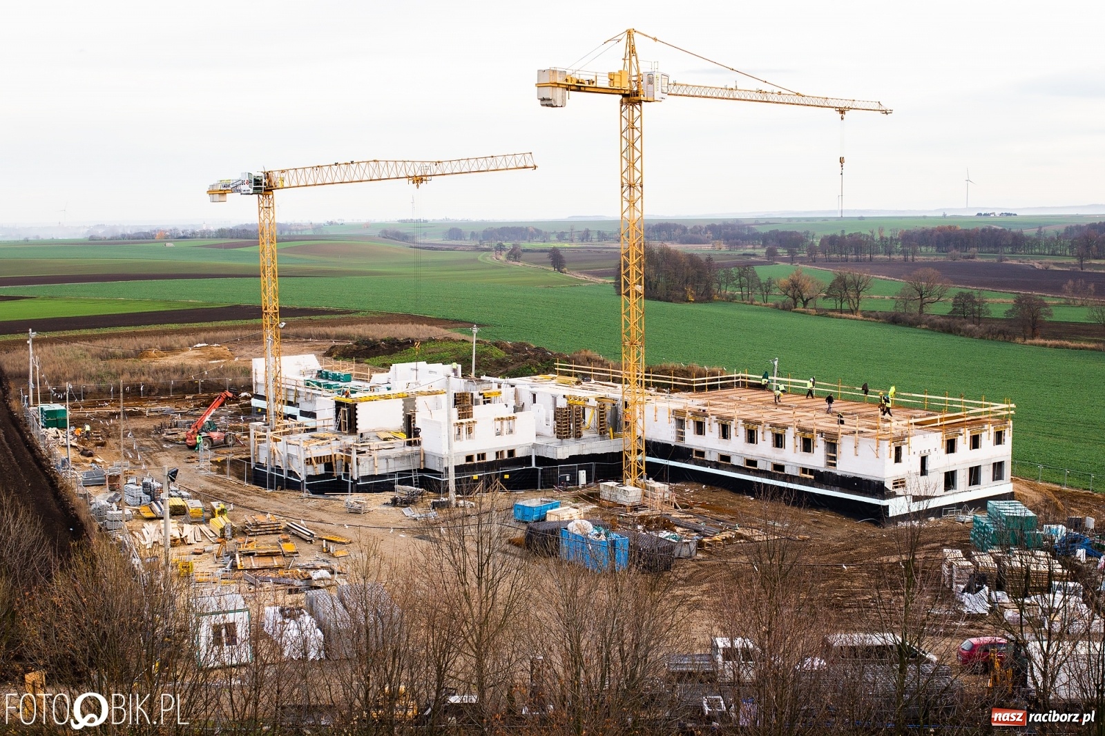 Zdjęcie w galerii na portalu naszraciborz.pl: Pietrowice Wielkie. Pną się do góry klasztoru mury [FOTO]  wiadomości z regionu