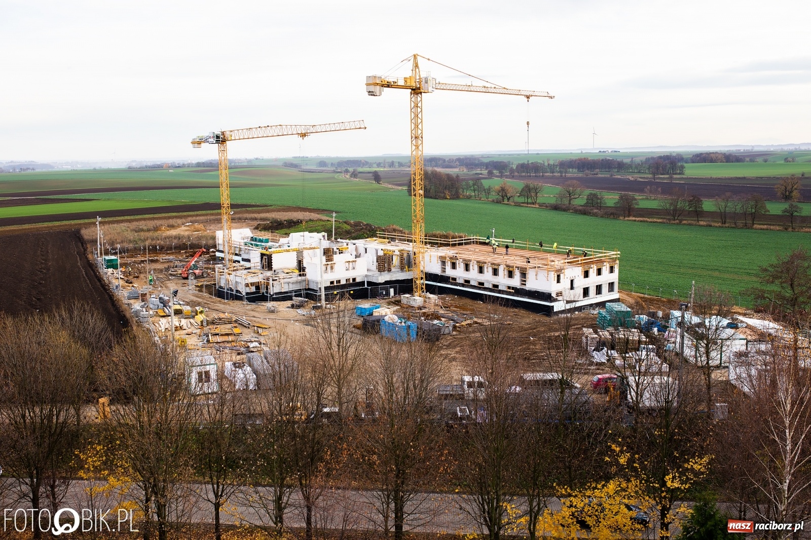 Zdjęcie w galerii na portalu naszraciborz.pl: Pietrowice Wielkie. Pną się do góry klasztoru mury [FOTO]  wiadomości z regionu