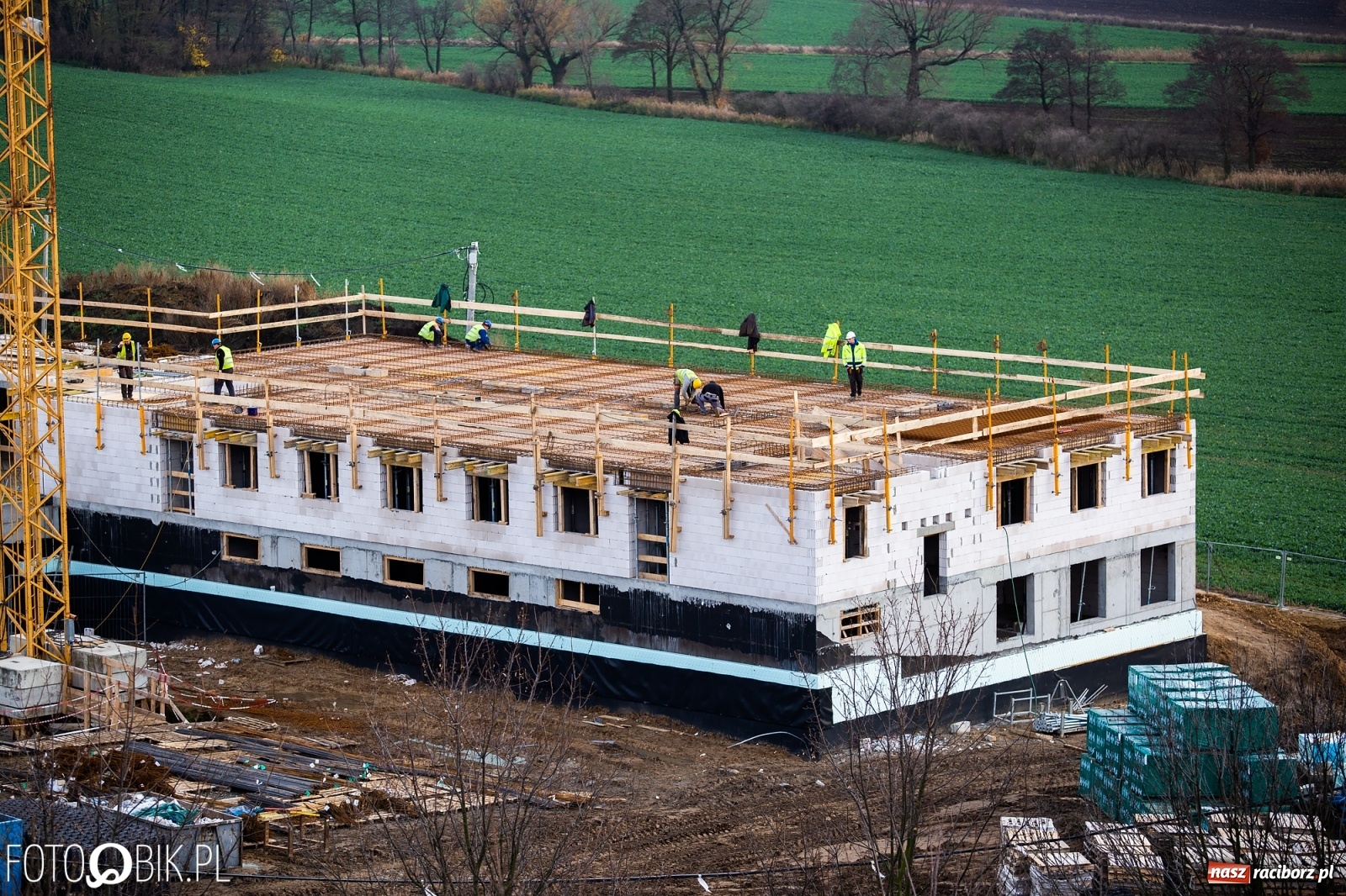 Zdjęcie w galerii na portalu naszraciborz.pl: Pietrowice Wielkie. Pną się do góry klasztoru mury [FOTO]  wiadomości z regionu