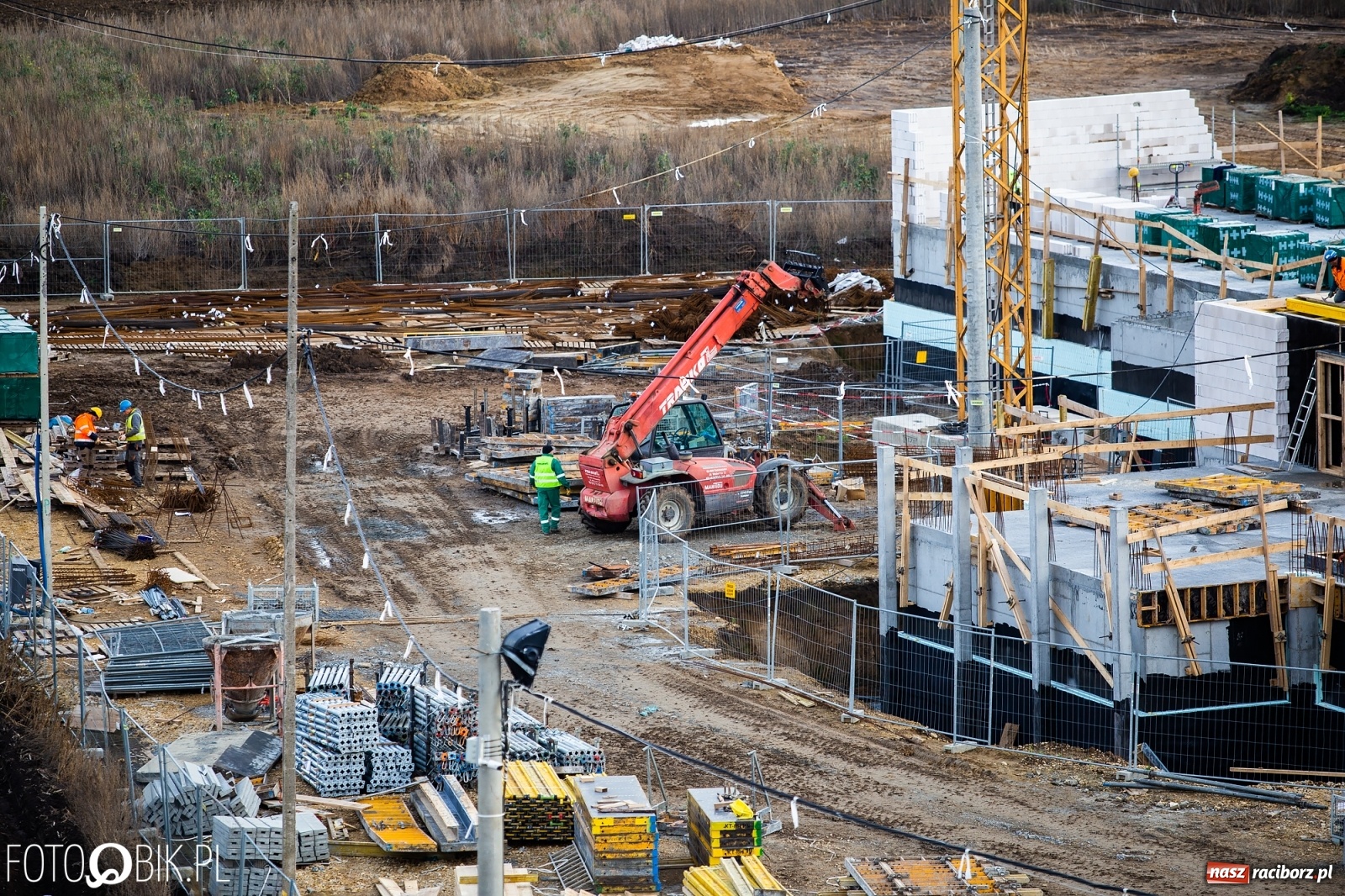 Zdjęcie w galerii na portalu naszraciborz.pl: Pietrowice Wielkie. Pną się do góry klasztoru mury [FOTO]  wiadomości z regionu