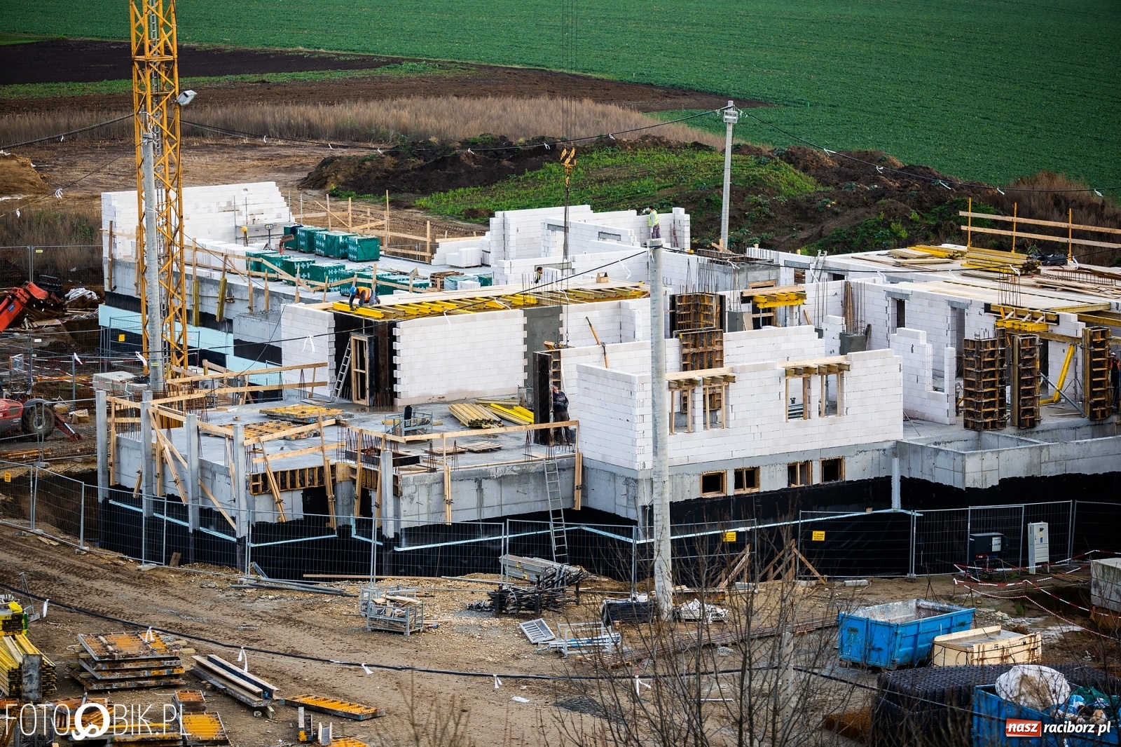 Zdjęcie w galerii na portalu naszraciborz.pl: Pietrowice Wielkie. Pną się do góry klasztoru mury [FOTO]  wiadomości z regionu