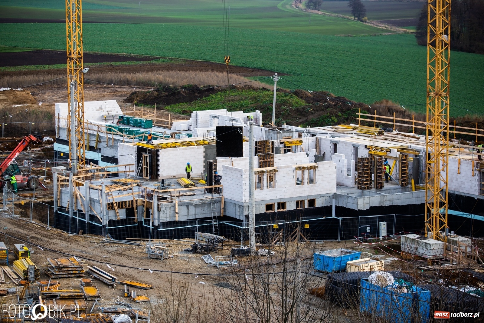 Zdjęcie w galerii na portalu naszraciborz.pl: Pietrowice Wielkie. Pną się do góry klasztoru mury [FOTO]  wiadomości z regionu