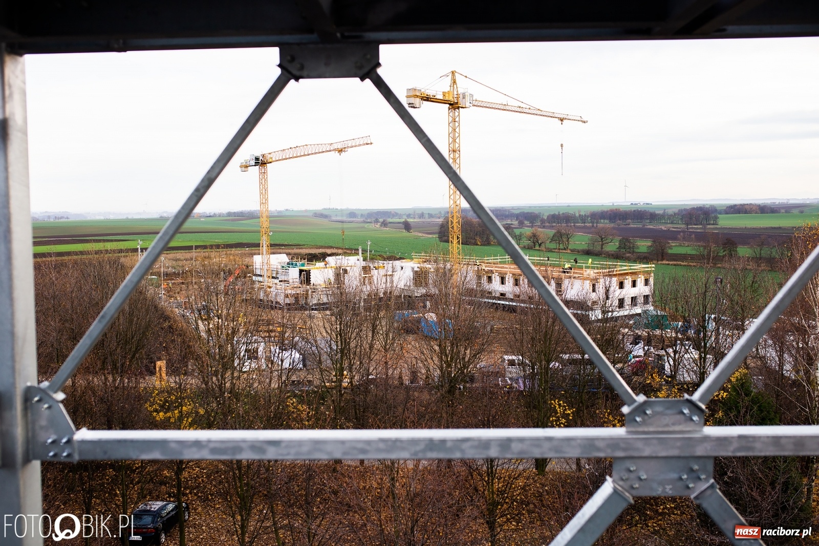 Zdjęcie w galerii na portalu naszraciborz.pl: Pietrowice Wielkie. Pną się do góry klasztoru mury [FOTO]  wiadomości z regionu