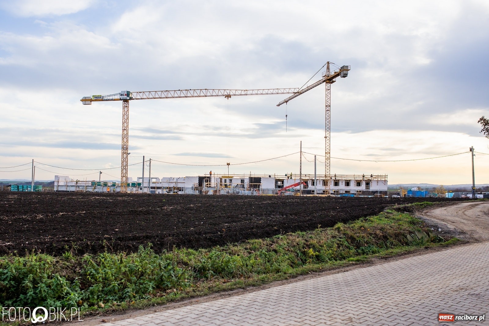Zdjęcie w galerii na portalu naszraciborz.pl: Pietrowice Wielkie. Pną się do góry klasztoru mury [FOTO]  wiadomości z regionu