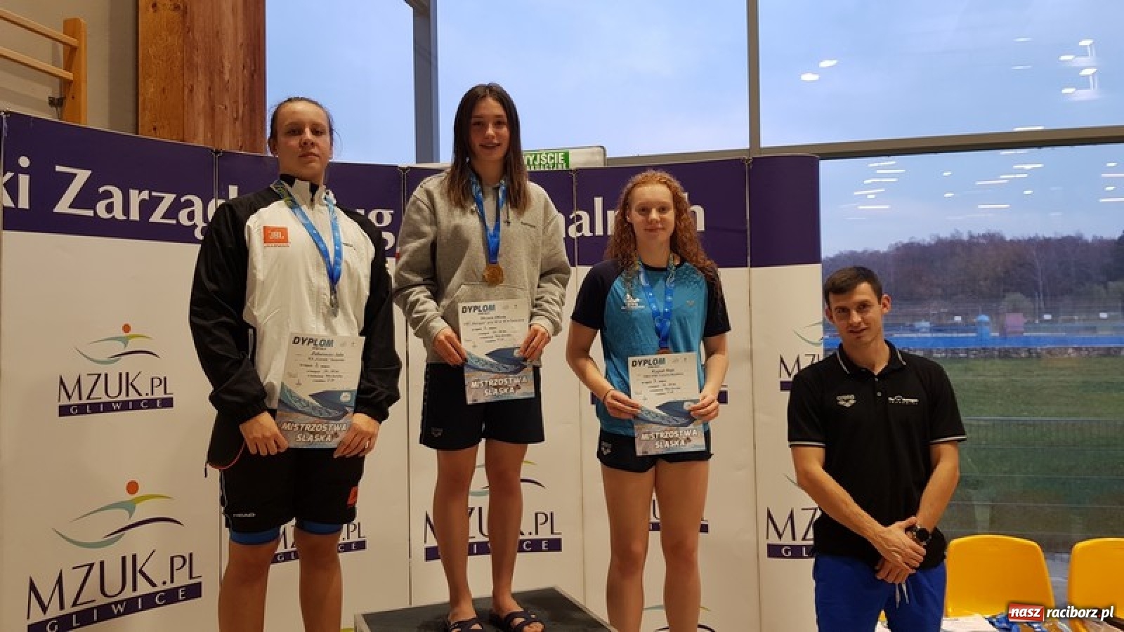 Zdjęcie w galerii na portalu naszraciborz.pl: Medalowe żniwa pływaków ZSOMS wiadomości z regionu