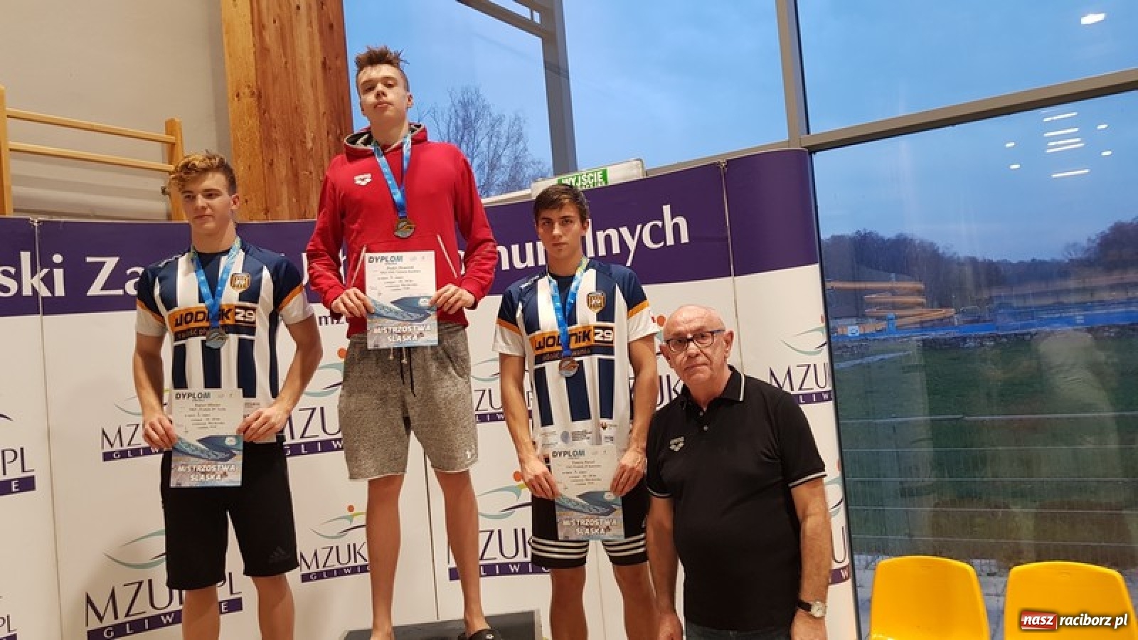Zdjęcie w galerii na portalu naszraciborz.pl: Medalowe żniwa pływaków ZSOMS wiadomości z regionu