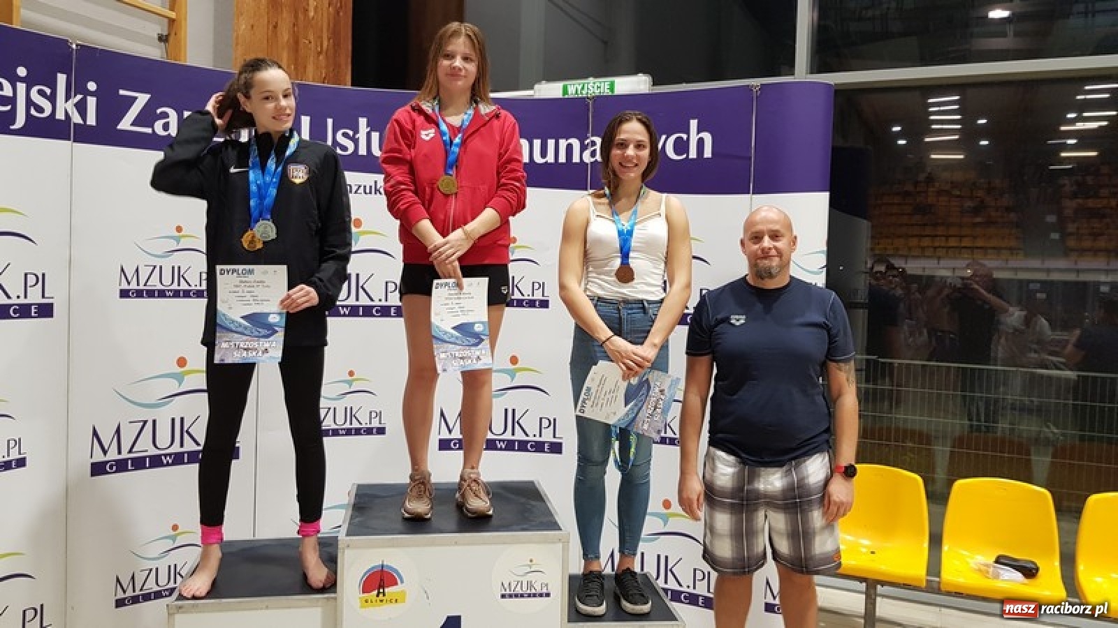 Zdjęcie w galerii na portalu naszraciborz.pl: Medalowe żniwa pływaków ZSOMS wiadomości z regionu
