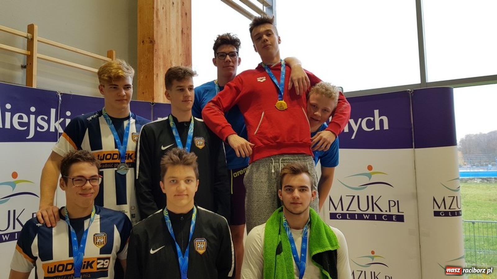 Zdjęcie w galerii na portalu naszraciborz.pl: Medalowe żniwa pływaków ZSOMS wiadomości z regionu