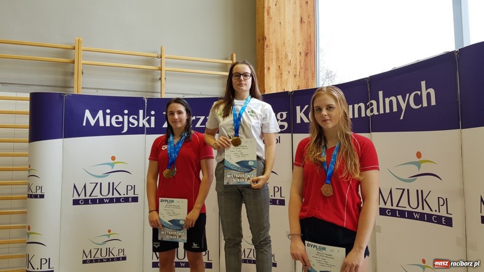 Zdjęcie w galerii na portalu naszraciborz.pl: Medalowe żniwa pływaków ZSOMS wiadomości z regionu