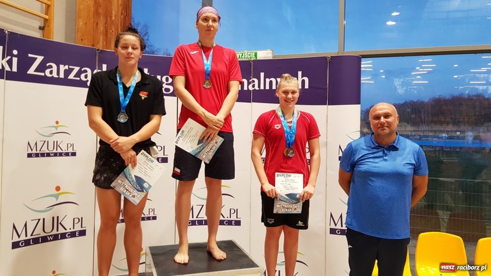Zdjęcie w galerii na portalu naszraciborz.pl: Medalowe żniwa pływaków ZSOMS wiadomości z regionu