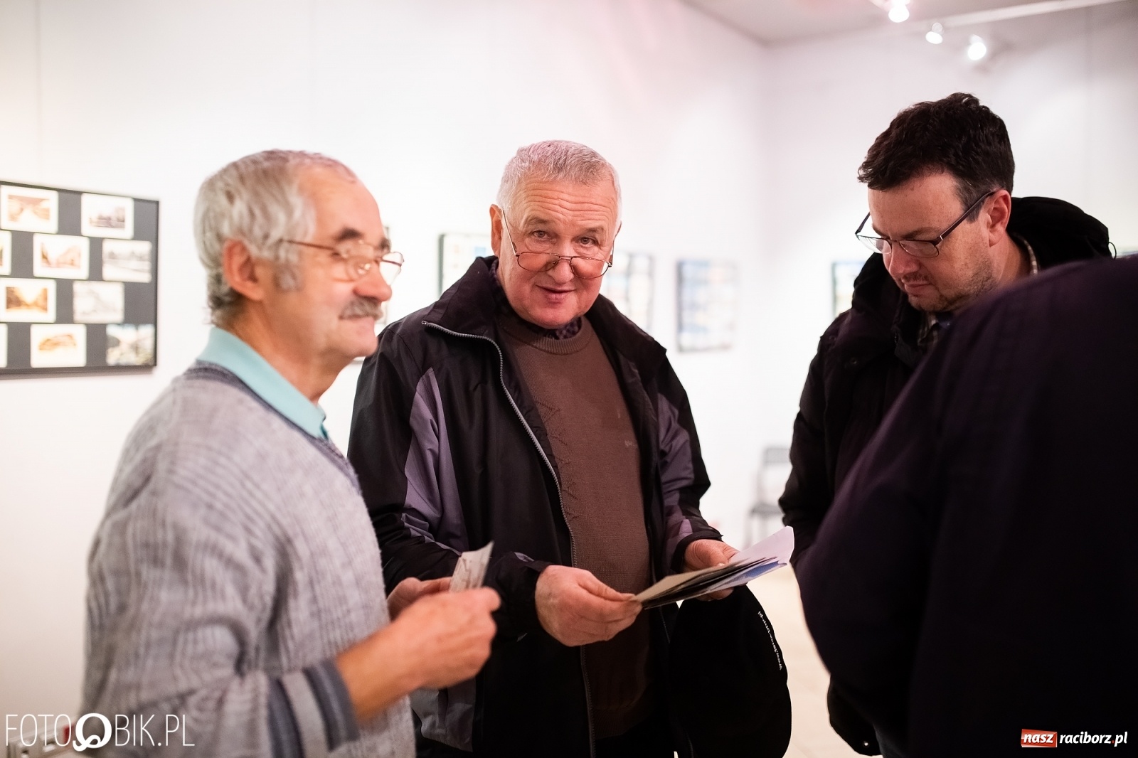 Zdjęcie w galerii na portalu naszraciborz.pl: Wystawa widokówek w Galerii Obok wiadomości z regionu