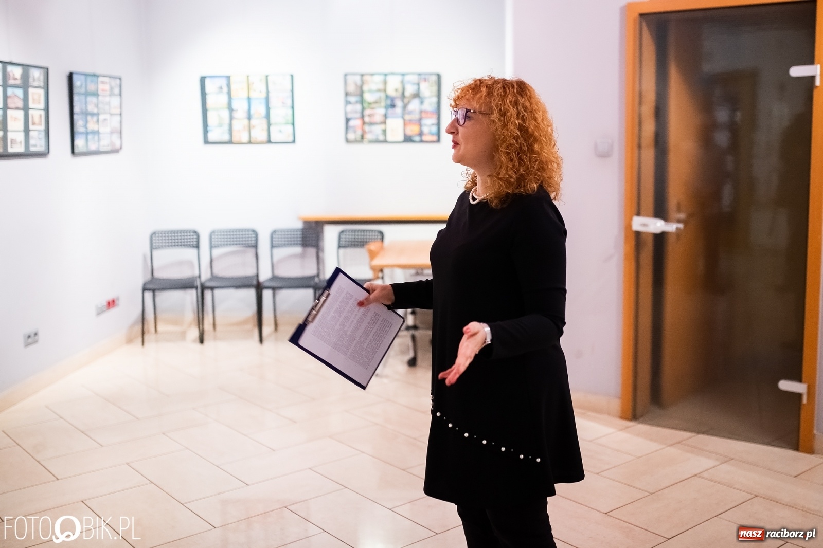 Zdjęcie w galerii na portalu naszraciborz.pl: Wystawa widokówek w Galerii Obok wiadomości z regionu