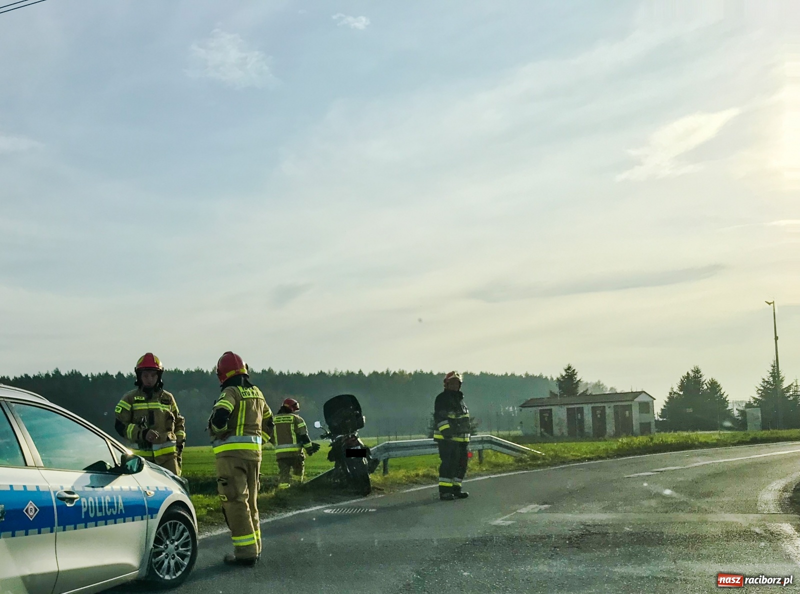 Zdjęcie w galerii na portalu naszraciborz.pl: Raport 998. Motocyklista wypadł z drogi na Drzewieckiego [FOTO] wiadomości z regionu