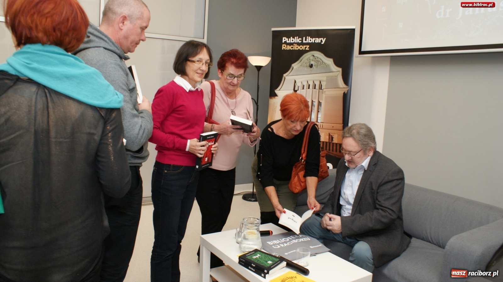 Zdjęcie w galerii na portalu naszraciborz.pl: Leszek Libera gościem raciborskiej biblioteka wiadomości z regionu