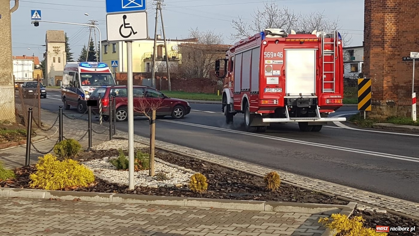 Zdjęcie w galerii na portalu naszraciborz.pl: Zderzenie osobówki z ciężarówką w Krzyżanowicach  wiadomości z regionu