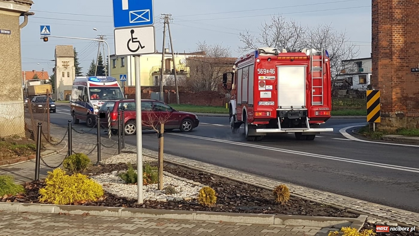 Zdjęcie w galerii na portalu naszraciborz.pl: Zderzenie osobówki z ciężarówką w Krzyżanowicach  wiadomości z regionu