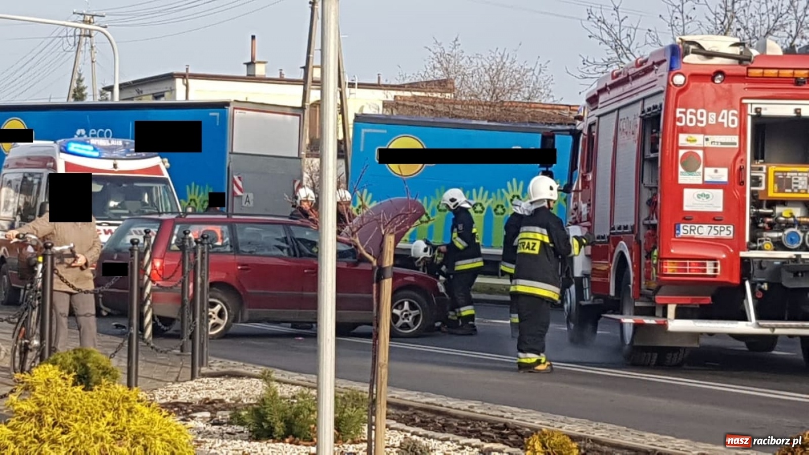 Zdjęcie w galerii na portalu naszraciborz.pl: Zderzenie osobówki z ciężarówką w Krzyżanowicach  wiadomości z regionu