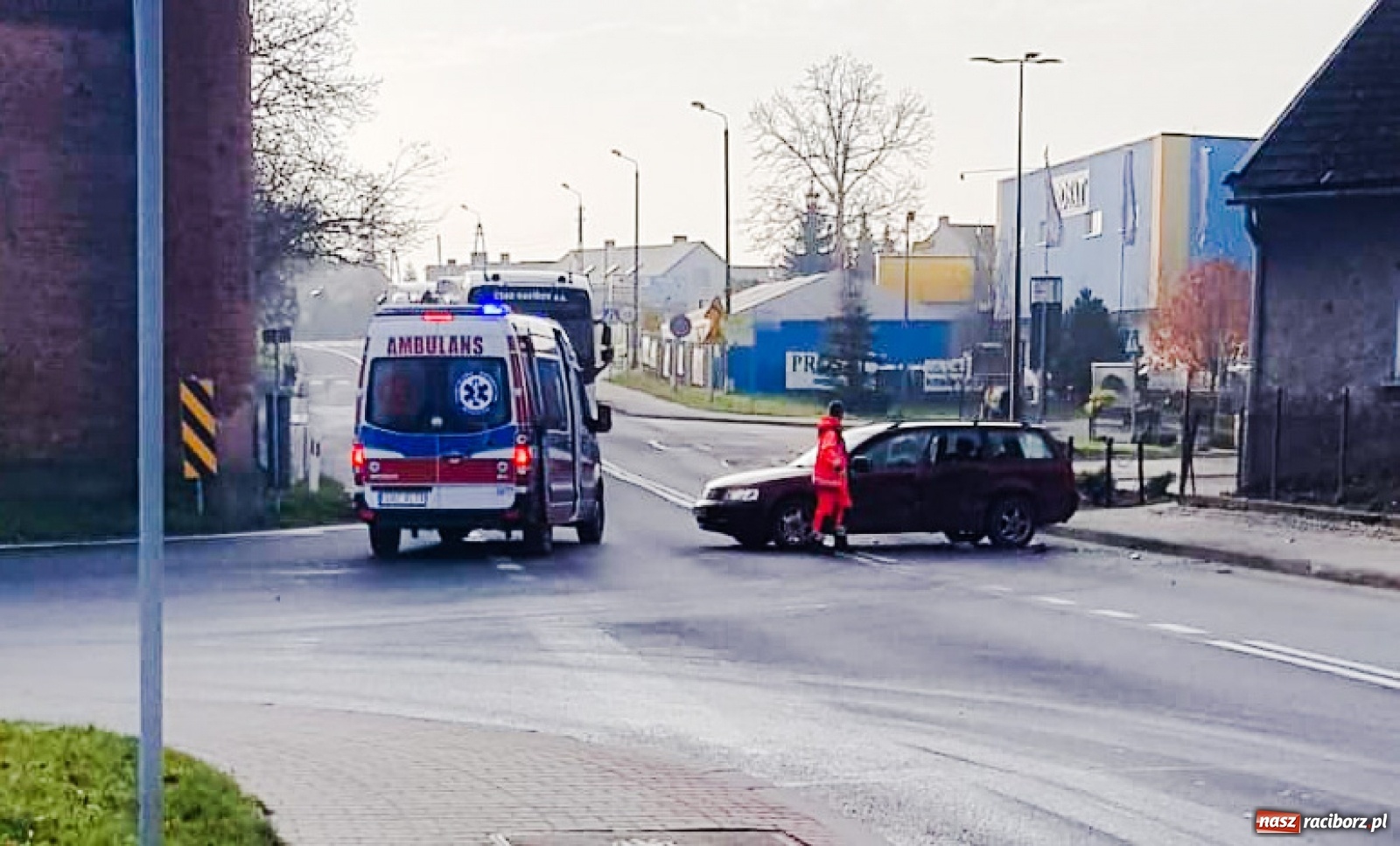 Zdjęcie w galerii na portalu naszraciborz.pl: Zderzenie osobówki z ciężarówką w Krzyżanowicach  wiadomości z regionu