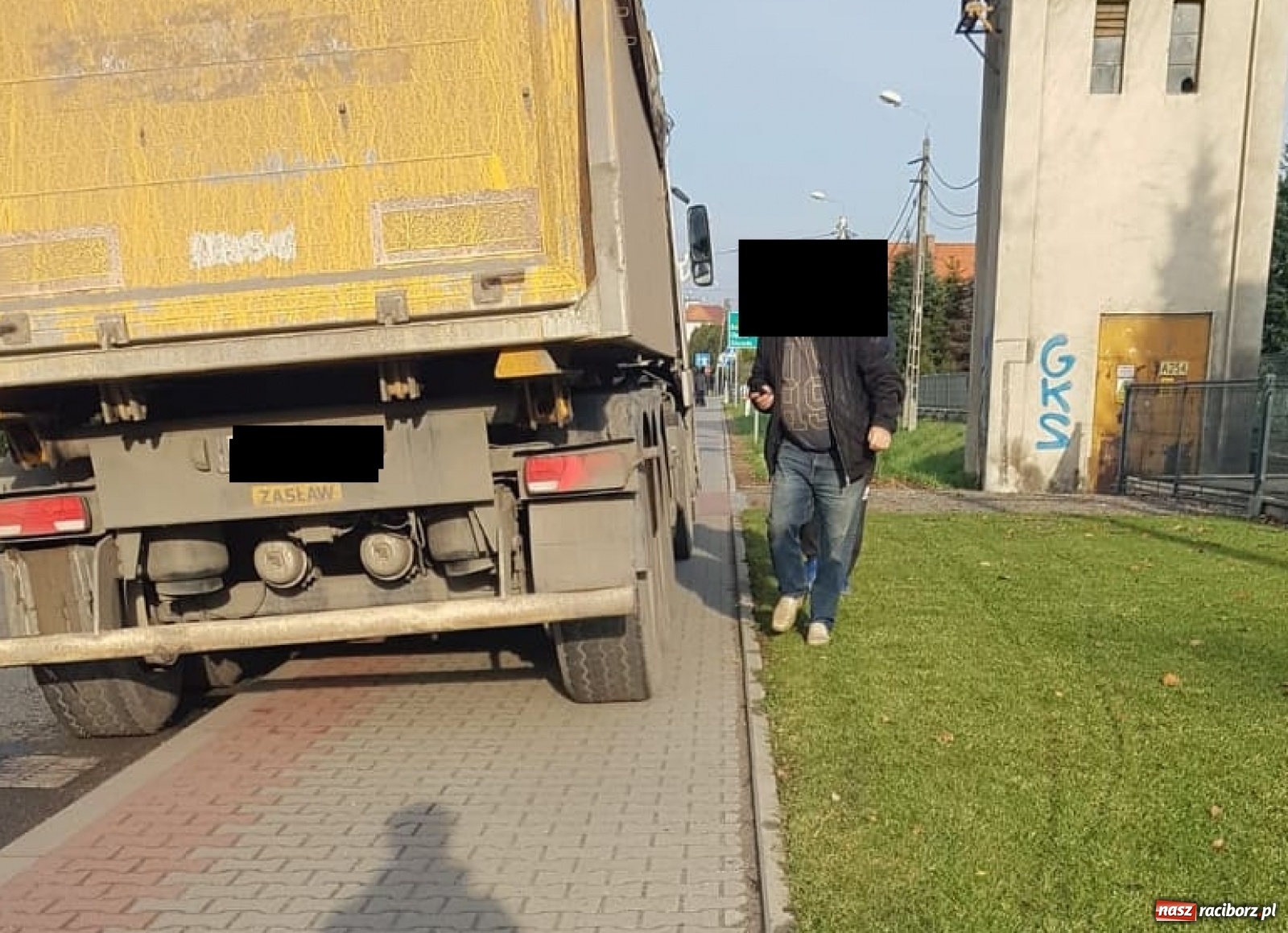 Zdjęcie w galerii na portalu naszraciborz.pl: Zderzenie osobówki z ciężarówką w Krzyżanowicach  wiadomości z regionu