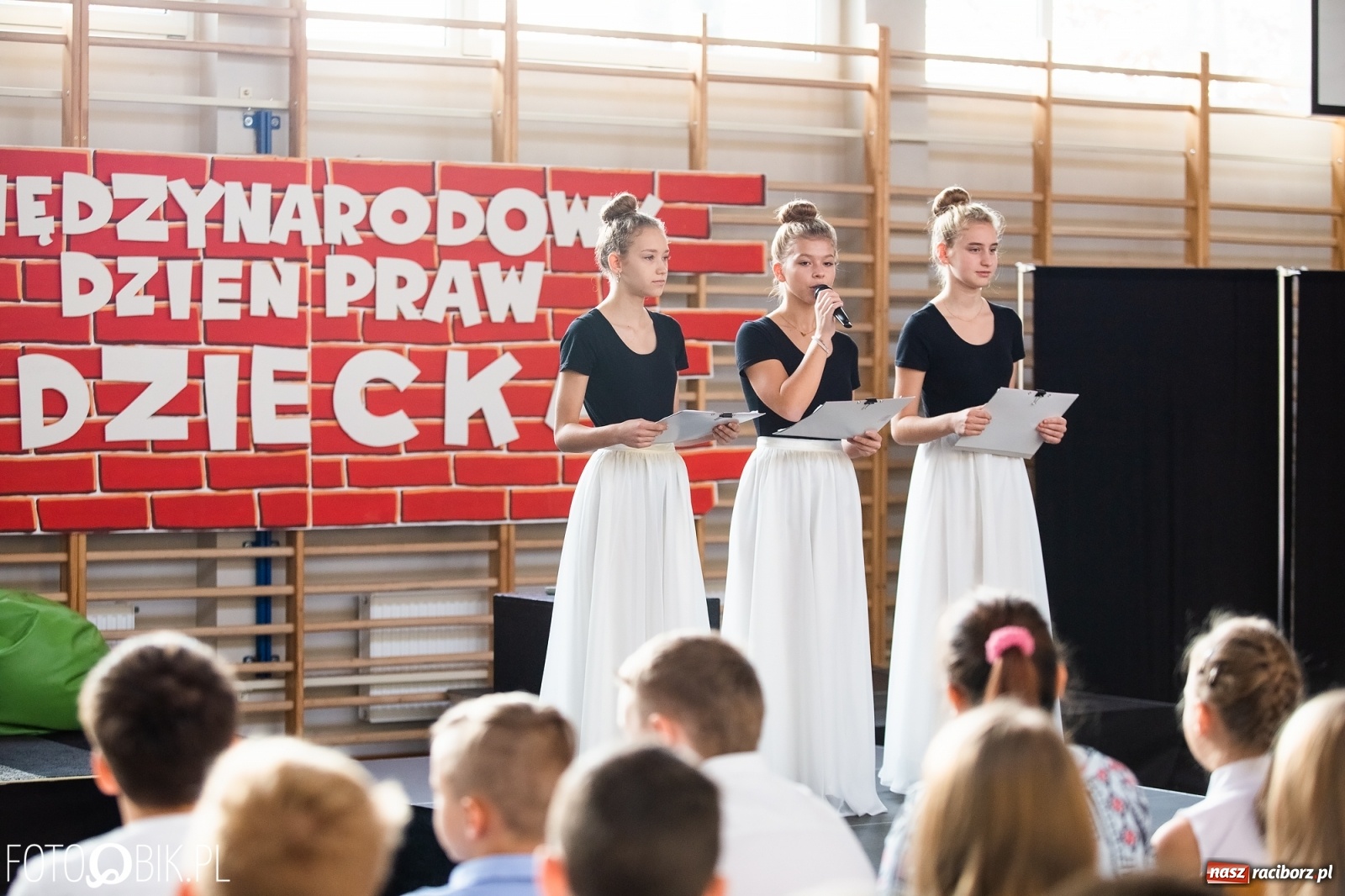 Zdjęcie w galerii na portalu naszraciborz.pl: Spotkanie Rzecznika Mikołaja Pawlaka z uczniami SP 1 wiadomości z regionu