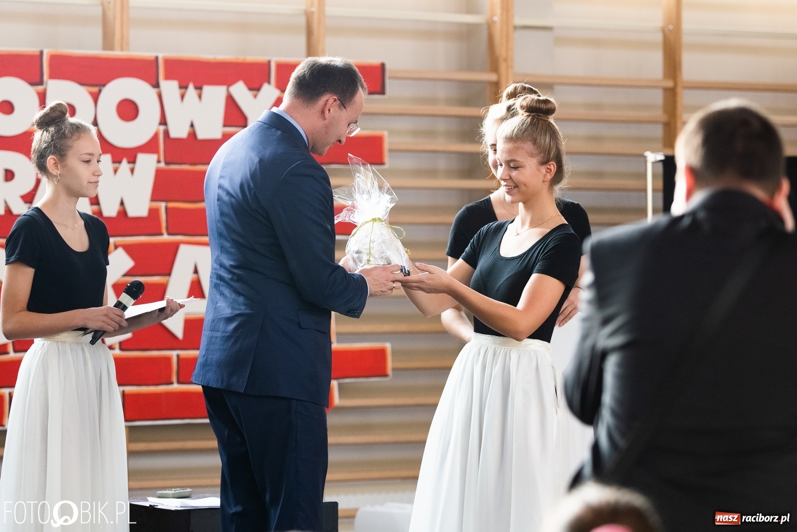 Zdjęcie w galerii na portalu naszraciborz.pl: Spotkanie Rzecznika Mikołaja Pawlaka z uczniami SP 1 wiadomości z regionu