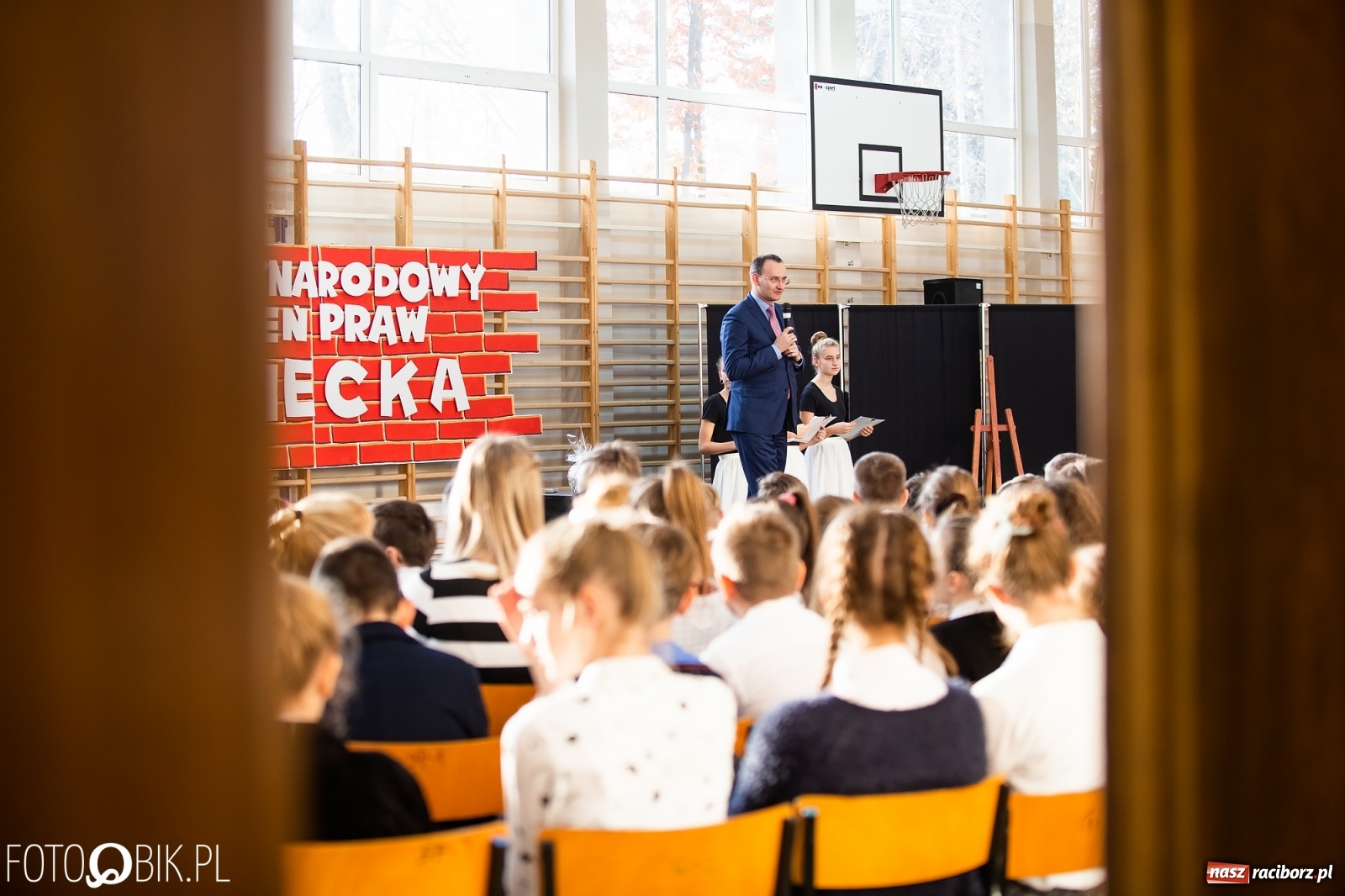 Zdjęcie w galerii na portalu naszraciborz.pl: Spotkanie Rzecznika Mikołaja Pawlaka z uczniami SP 1 wiadomości z regionu