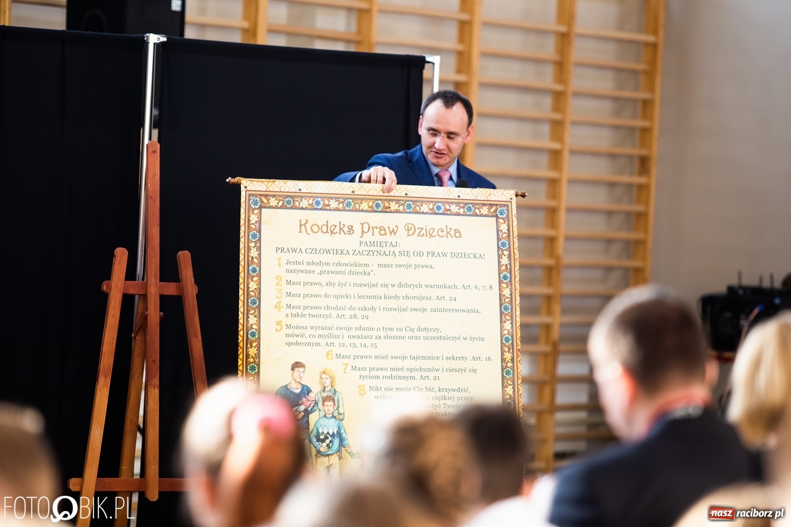 Zdjęcie w galerii na portalu naszraciborz.pl: Spotkanie Rzecznika Mikołaja Pawlaka z uczniami SP 1 wiadomości z regionu