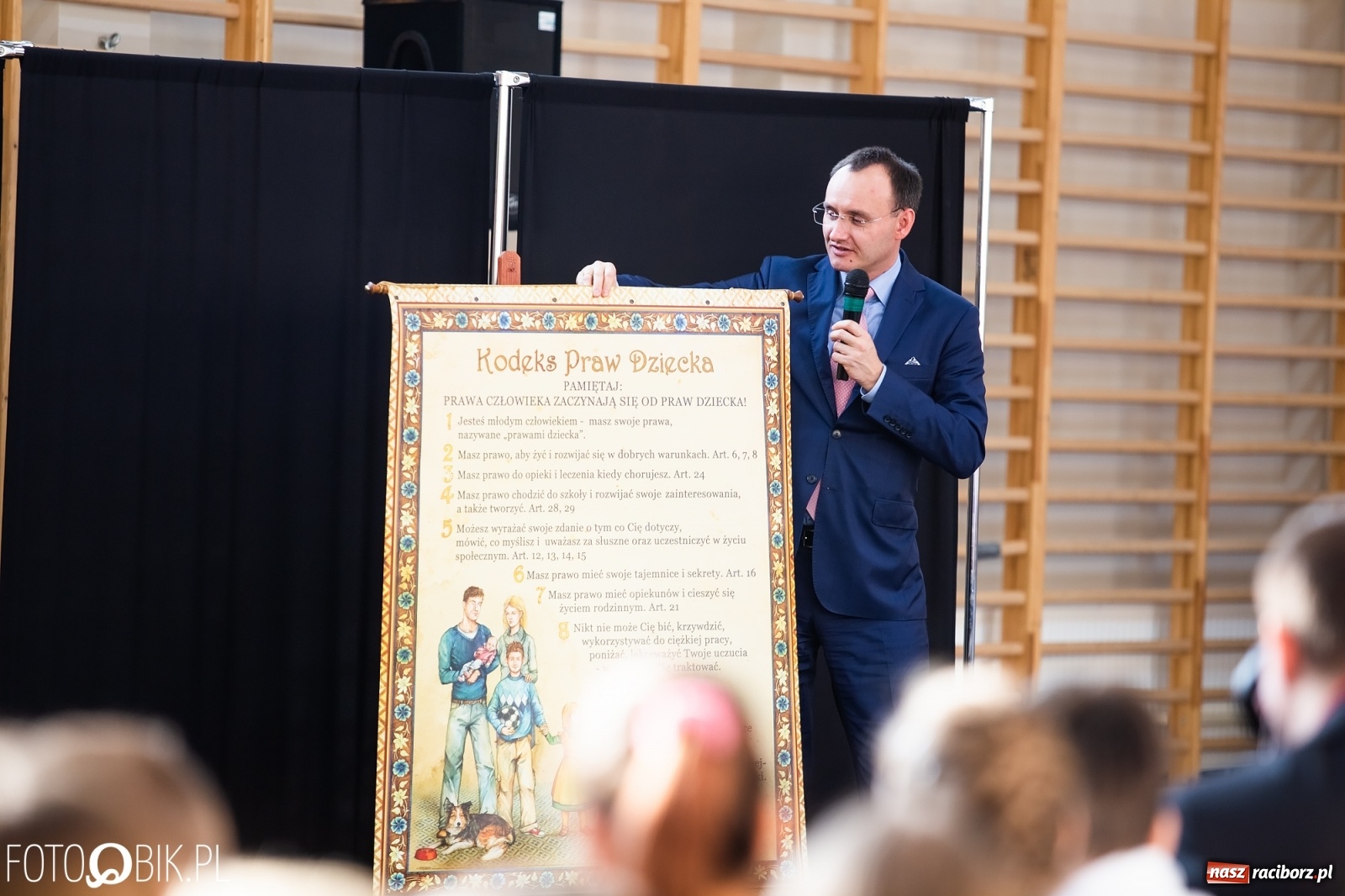 Zdjęcie w galerii na portalu naszraciborz.pl: Spotkanie Rzecznika Mikołaja Pawlaka z uczniami SP 1 wiadomości z regionu